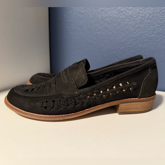 Women's Earth Ella Black Loafers - Picture 1 of 8